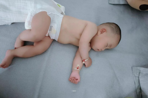 哈密几个月宝宝会抬头